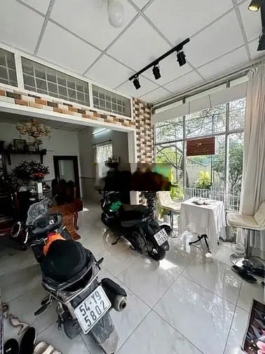 Bán nhà Gần 200m² Song Hành Hóc Môn nhỉnh 4 tỷ