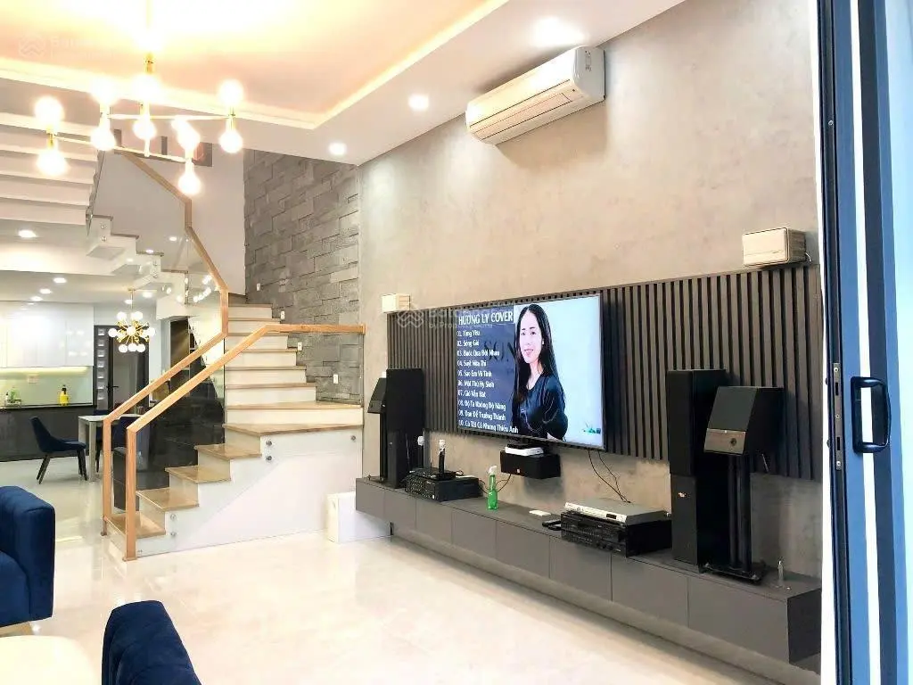 Bán nhà 3 tầng siêu đẹp đường Dương Lâm bên sông Hàn, full nội thất mới xịn giá rẻ bán nhanh