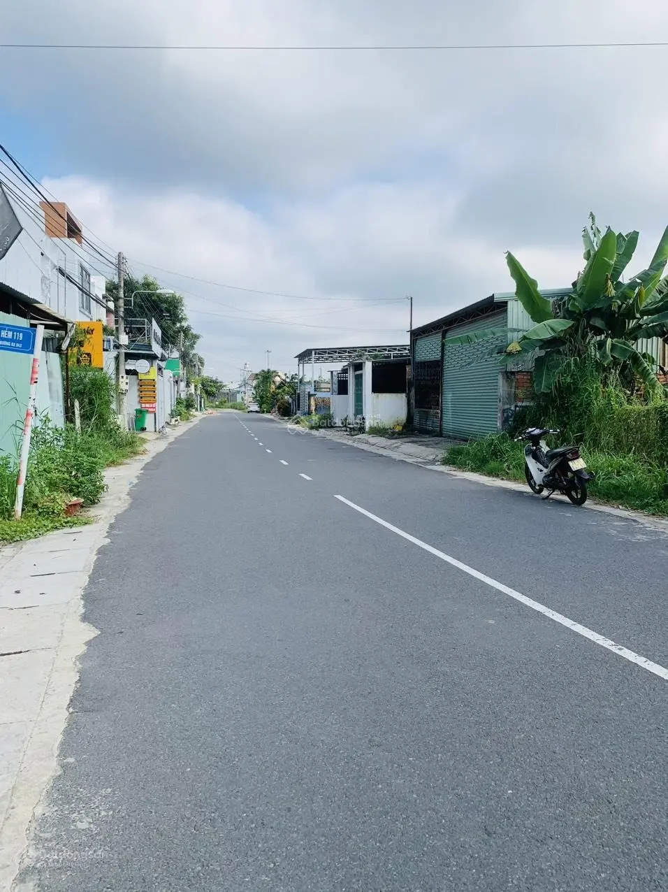 Bán gấp đất tặng nhà và xưởng mặt tiền đường nhựa DX 043 gần ngã tư Phạm Ngọc Thạch