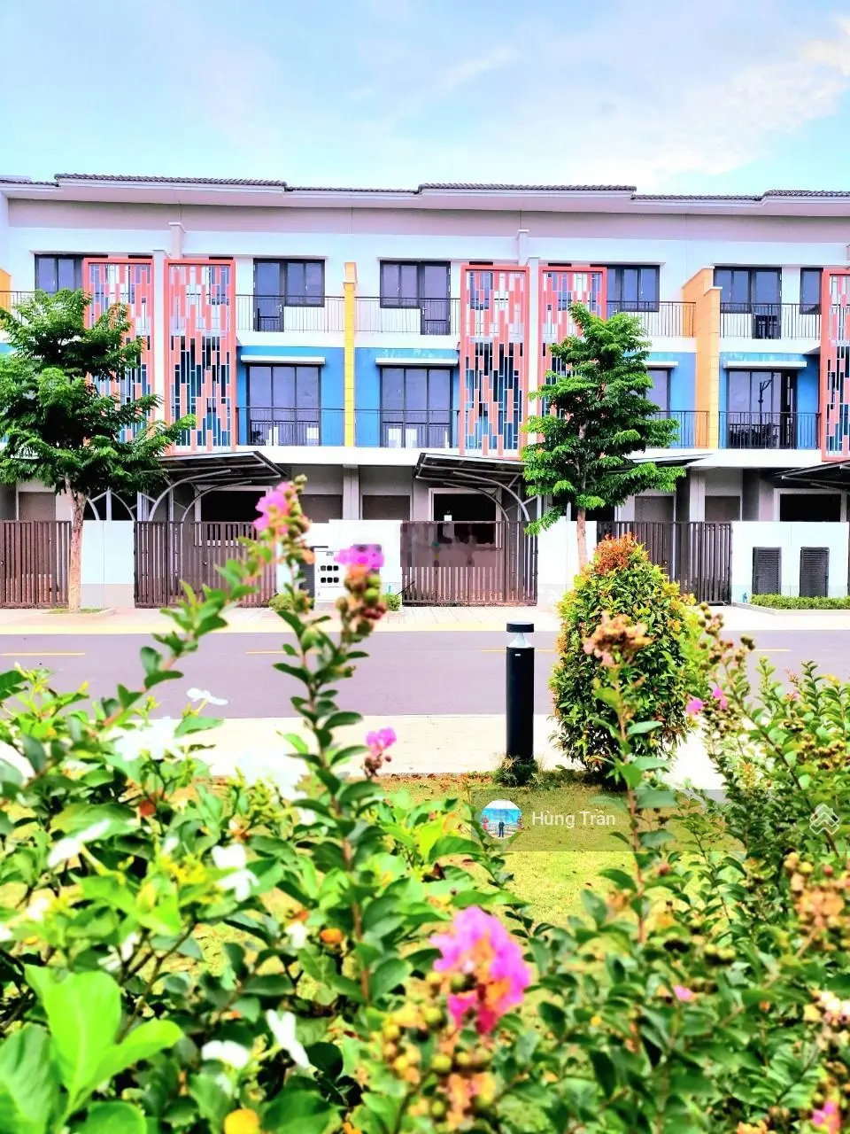 Cơ hội sở hữu nhà 3 tầng view công viên Sun casa Central, trả trước 900 triệu nhận nhà ngay