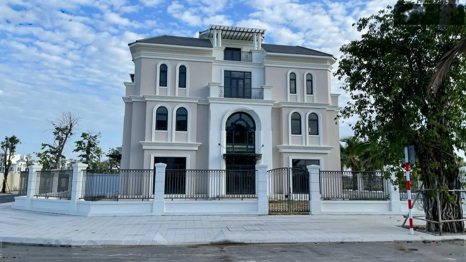 Săn hàng đầu tư nhà phố - biệt thự Vinhomes Quận 9. Liên hệ 0828/030/977 thiện