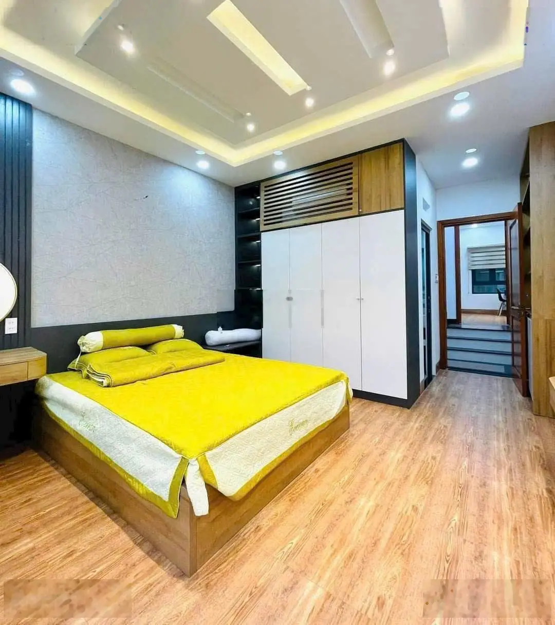 Bán nhà 60m2 đường Số 13 gần hồ bơi Vân Đồn, Q4 giá 3 tỷ 180. Xây 1 trệt 4 lầu - có 5 phòng ngủ