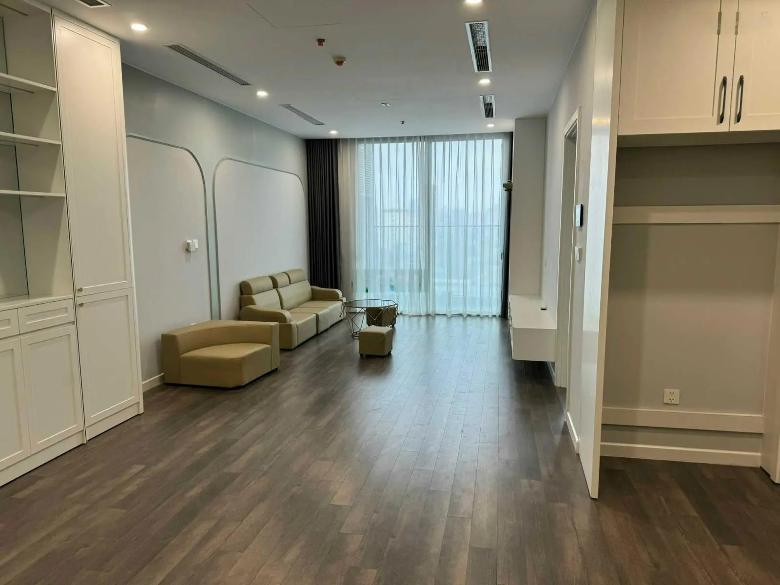 Chính chủ bán căn 100m2, 3N2W, tầng thấp, ban công ĐN, sẵn sổ, nội thất cơ bản, giá bán 7 tỷ