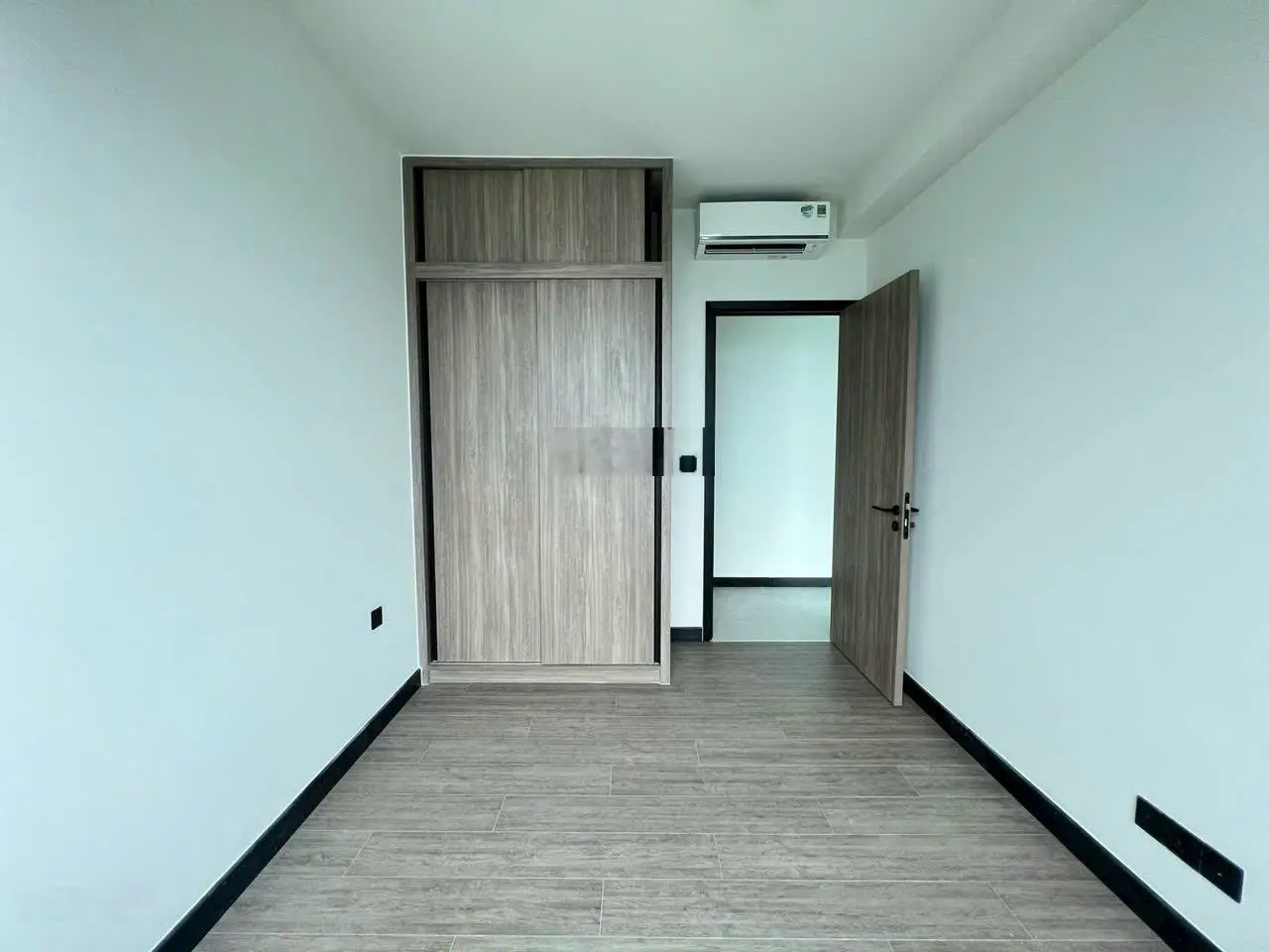 Bán căn hộ chung cư cao cấp De La Sol, 2pn 2wc view sông cực đẹp, giá tốt 6,8tỷ bao hết