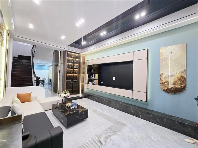 Chủ nhà bán gấp - nhà đẹp 45m2 5 tầng hơn 5 tỷ - cách mặt phố xốm 50m