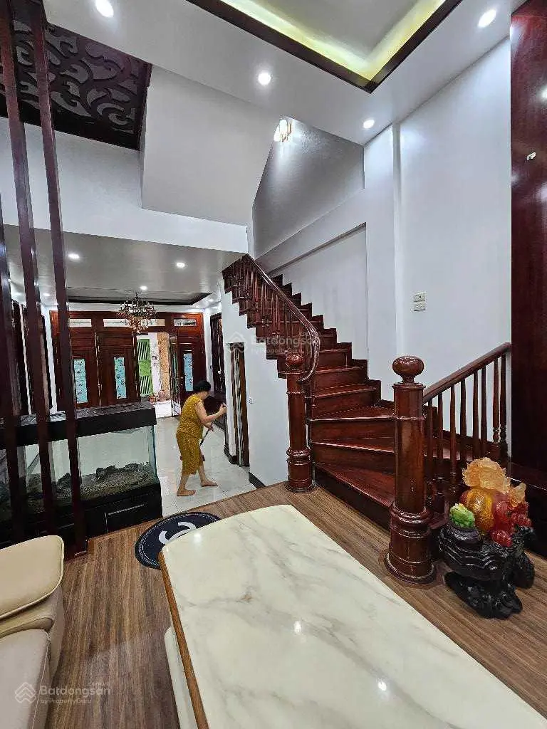Cần bán nhà - phố Tân Mai - Hoàng Mai - ô tô tránh - vào nhà - tặng lại nội thất - hơn 10 tỷ
