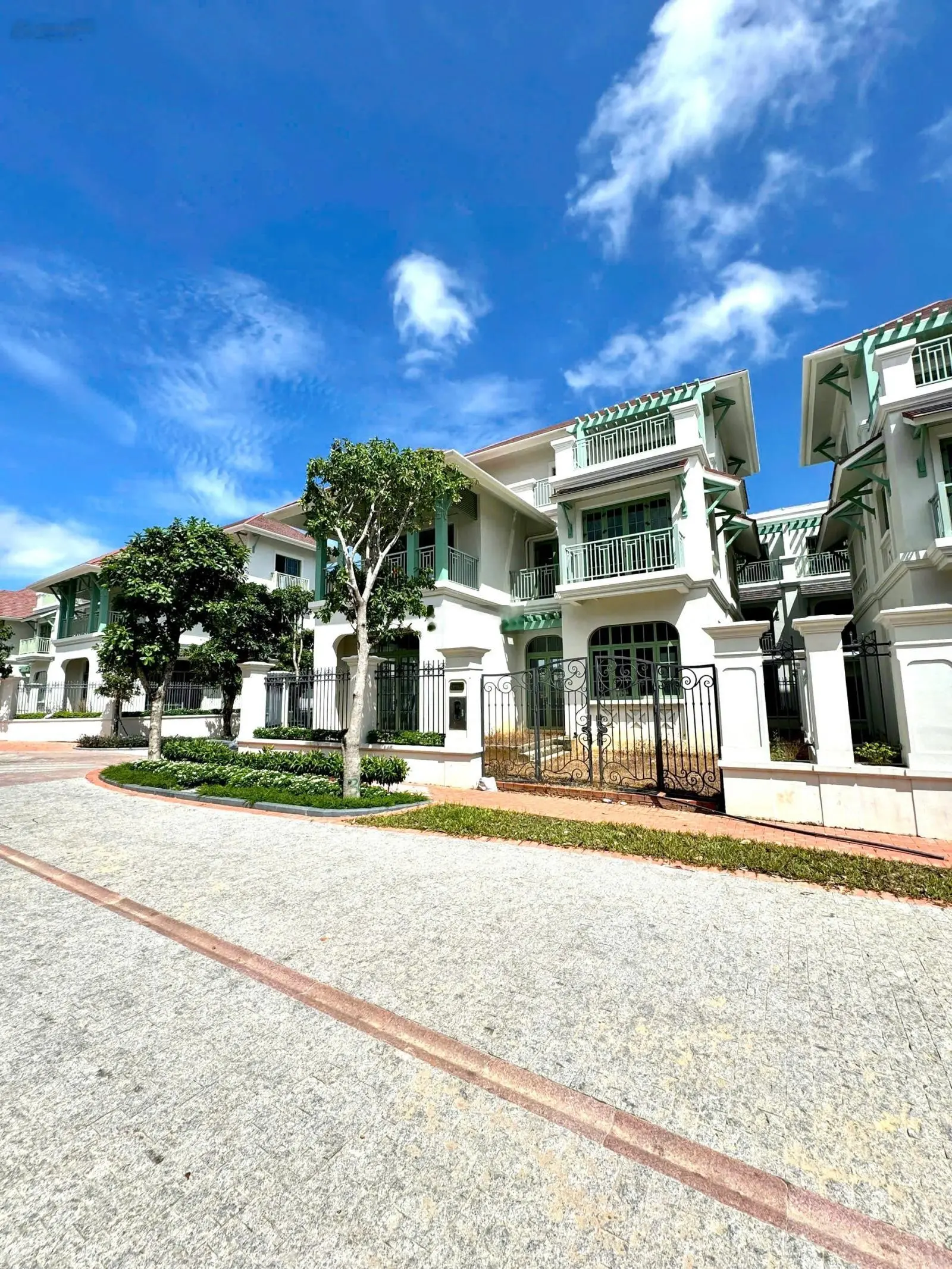 Chính chủ bán nhanh biệt thự đơn lập tại Sun Tropical Village , giá bán tốt nhất dự án.