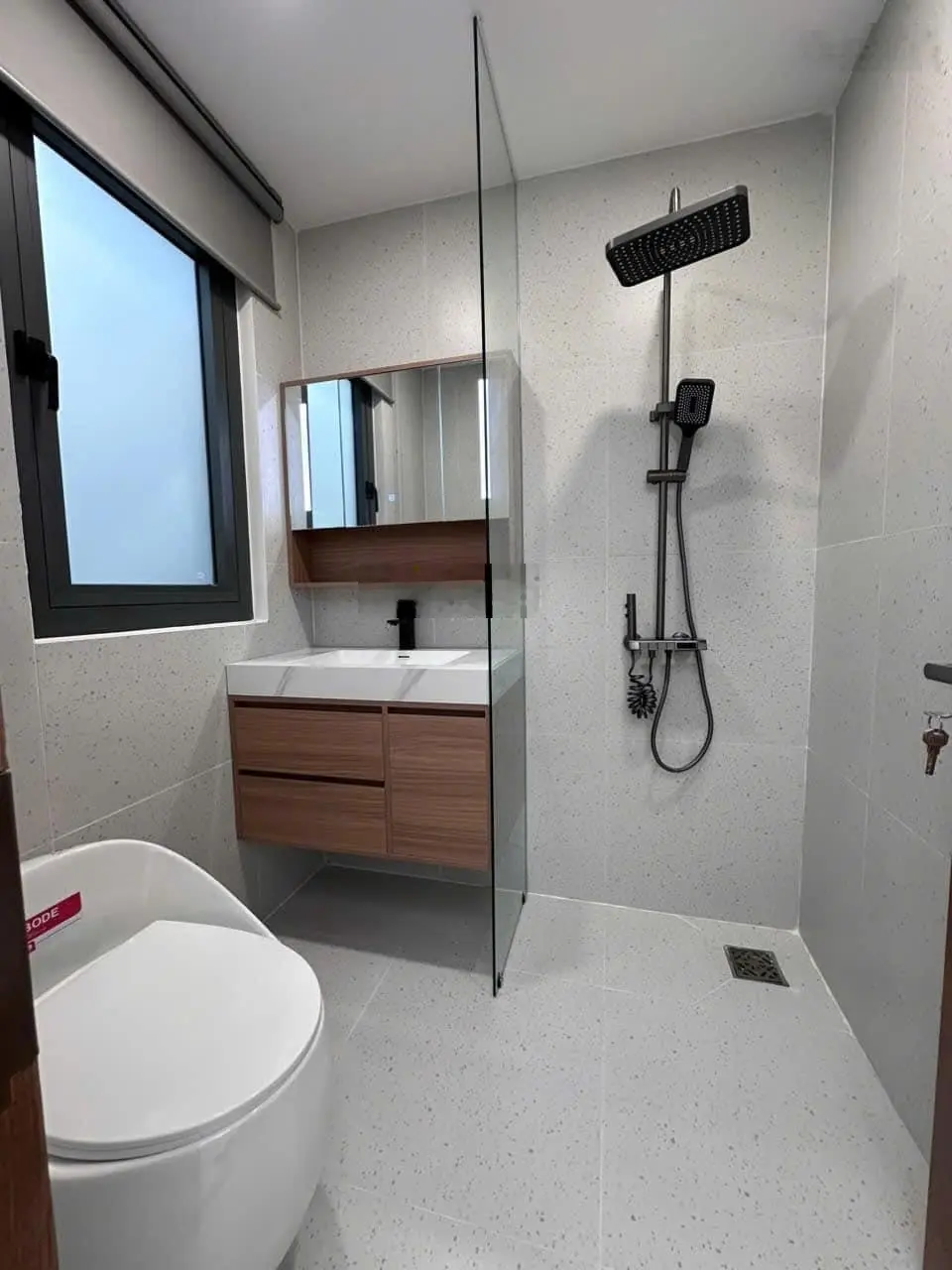 Bán gấp giá 3tỷ090 sổ sẵn cầm tay, nhà Phan Thúc Duyện, P4, Tân Bình 1T2L 63m2(4,5*14) cạnh sân bay