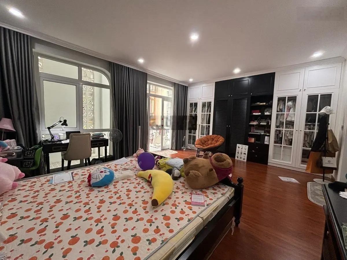 Bán nhà siêu vip Phùng Chí Kiên 164m2 x 3 tầng mặt tiền 11m ô tô tránh cực đỉnh khu dân trí cao