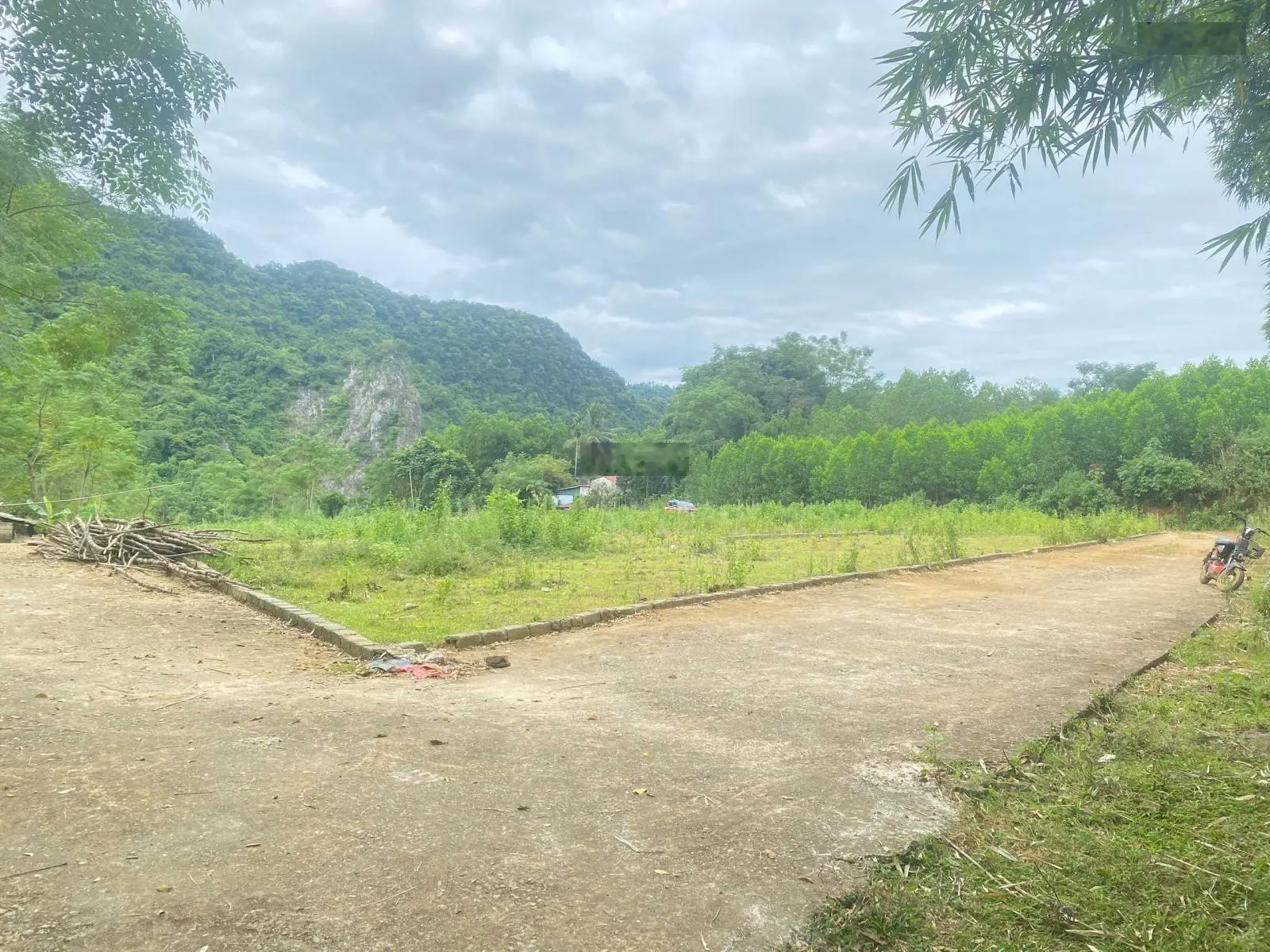 Bán nhanh lô đất sát QL. 15 - 380m2 - hướng Đông Nam - T. T Ngọc Lặc, lưng tựa núi mặt hướng suối