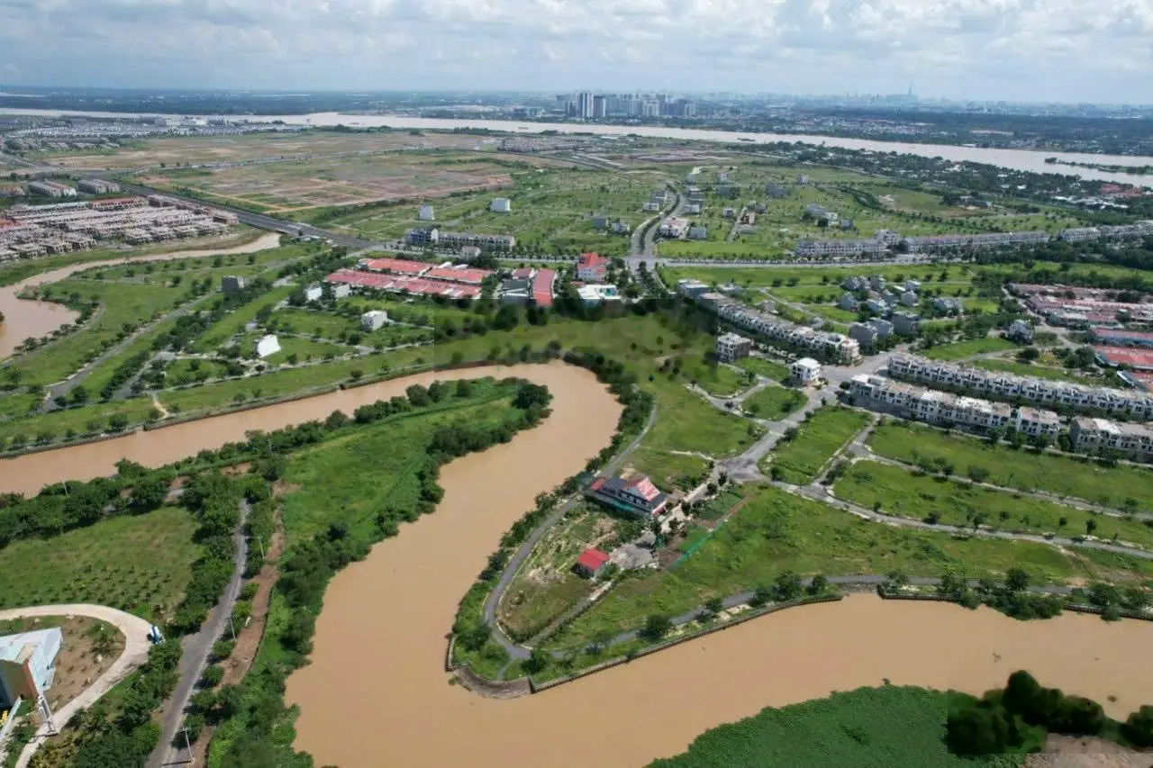 Cắt lỗ 300 triệu, bán nhanh lô đất 2 mặt tiền lớn 21m thông ra trục chính khu Long Hưng City