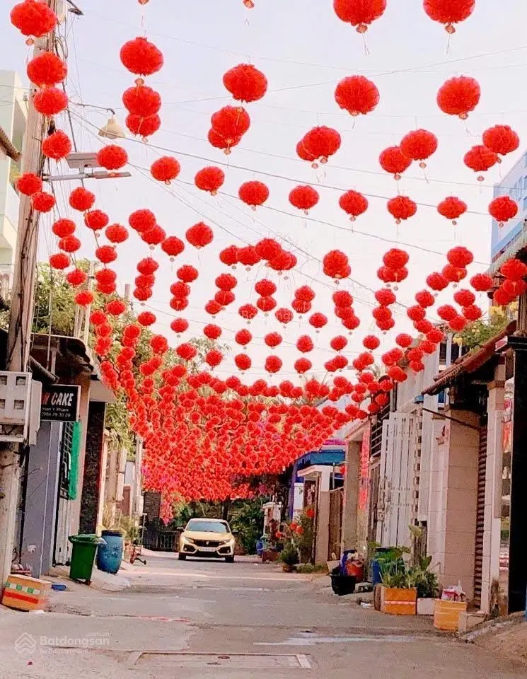 Chị chủ định cư bán gấp nhà 1 trệt 1 lửng mới xây, hoàn công 110m2 (4,5x 25m) nhựa 5m giá 4,6 tỷ