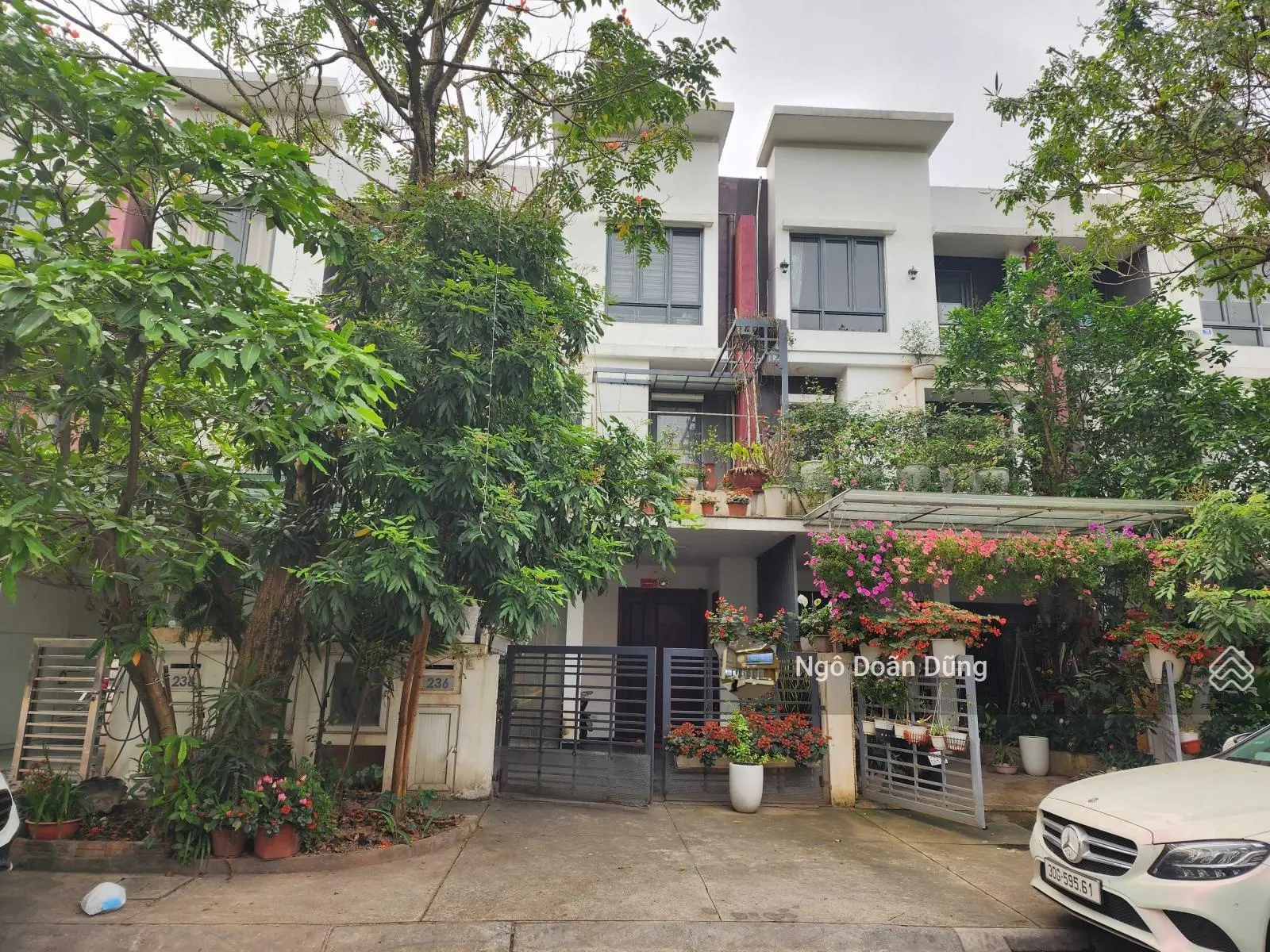 Bán liền kề Botanic Gamuda 119m2 3 tầng 85,5m2 sàn, vị trí đẹp giá tốt nhất khu 27.x tỷ: 0904 744 ***