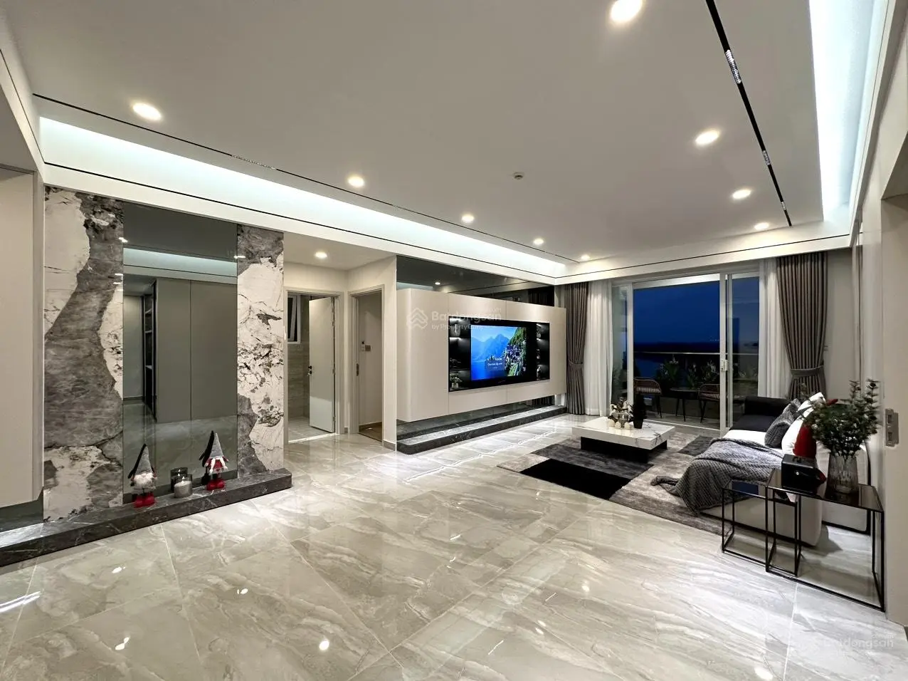 Căn hộ quá đẹp cần bán tại Phú Mỹ Hưng, nhà mới 100%, view sông trực diện, DT 130m2, 3PN, 2WC