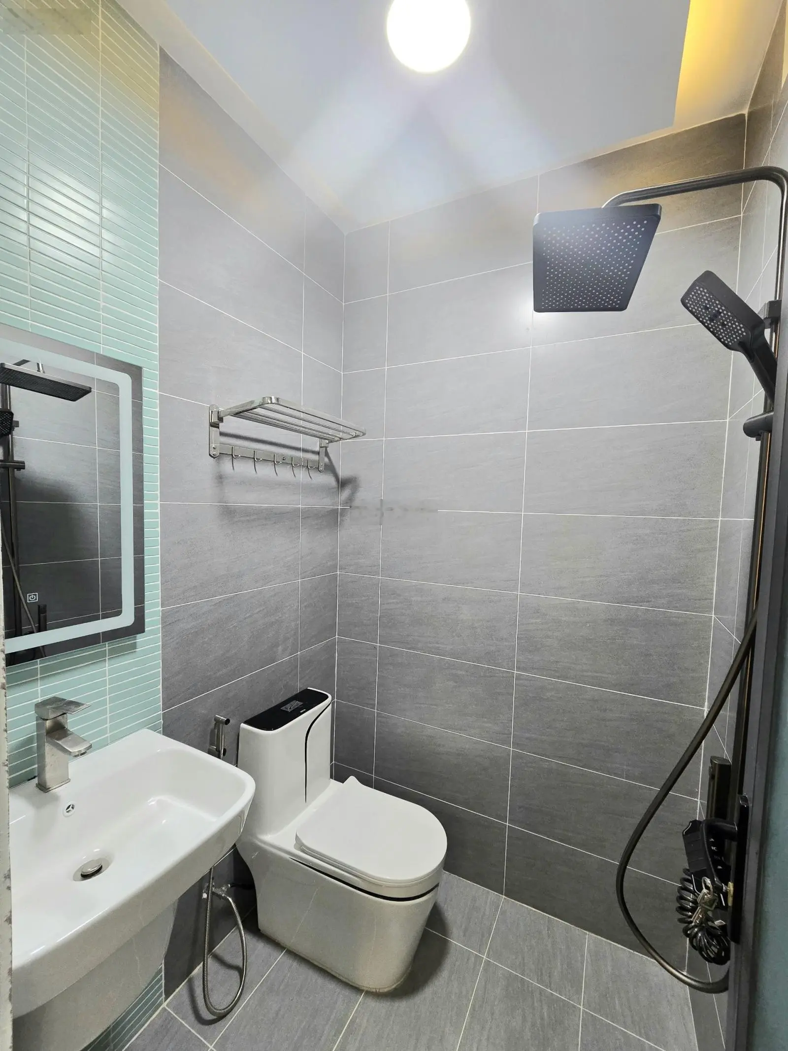 Bán nhà đường An Phú Đông 12 - 1 trệt 1 lửng 2 lầu - 4PN 5WC full nội thất - xe hơi ngủ trong nhà
