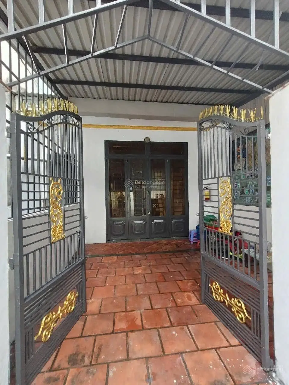 Nhà cấp 4 và 5 phòng trọ gần ngã ba ông xã giá 3 tỷ 300 triệu