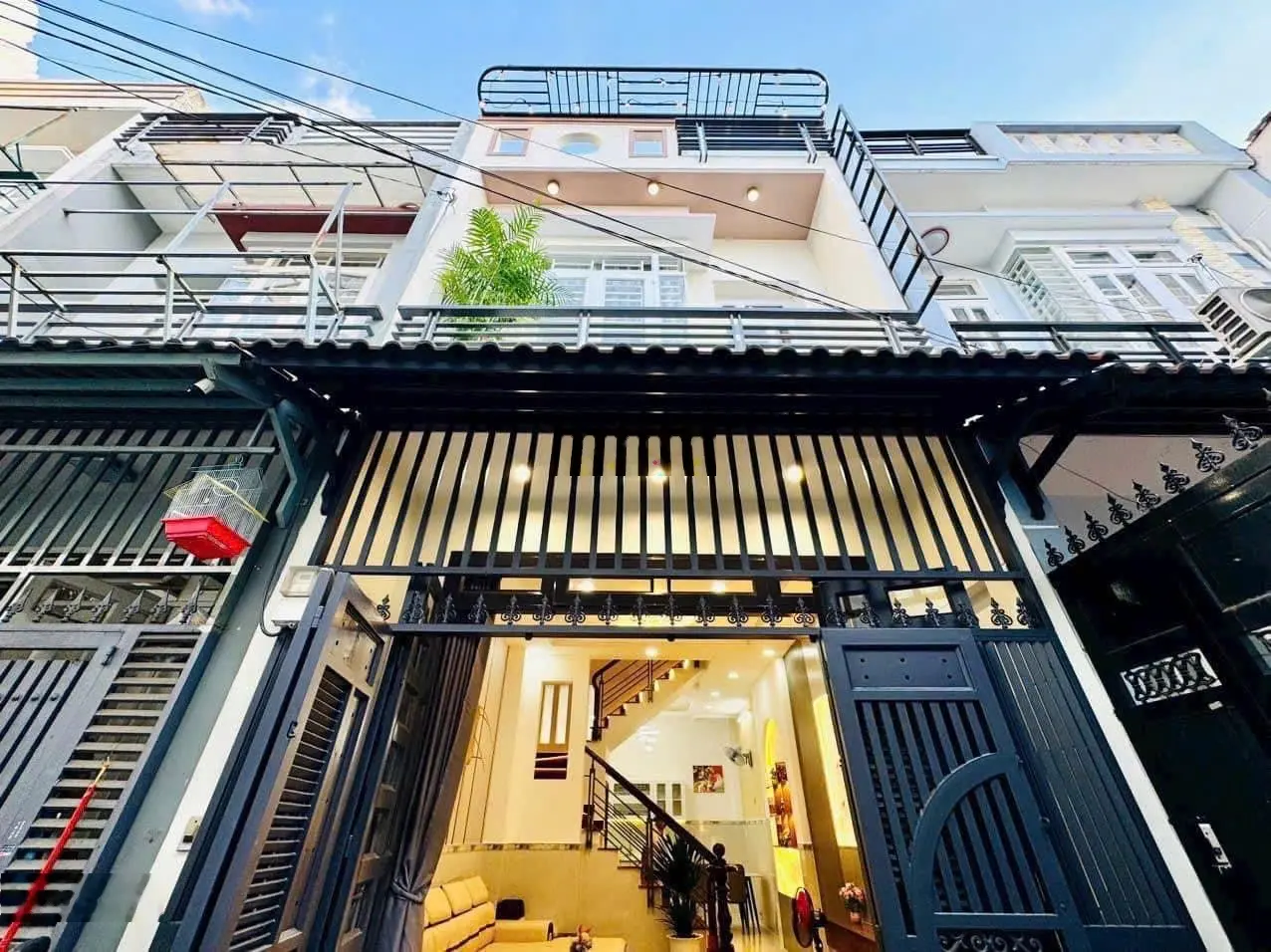 Bán nhà đẹp 61,1m2 đường Hai Bà Trưng, P8, Q3 giá bán 2tỷ900. Gần siêu thị, trường học, hẻm 6m