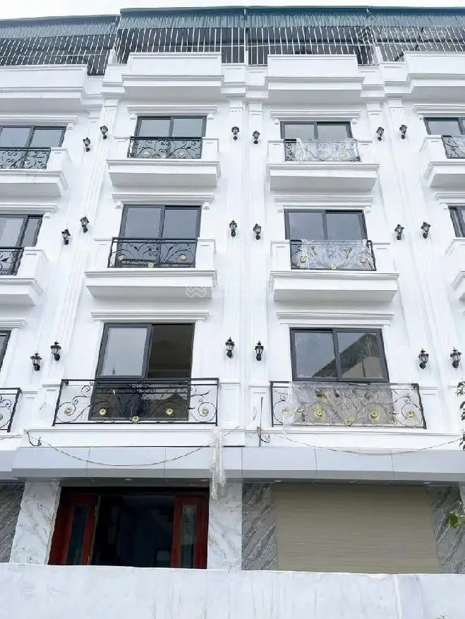 Nhà Nguyễn Khoái (số chẵn), ô tô vào cửa, thoáng trước sau, ngõ thông, 100m ra phố, giá đầu tư