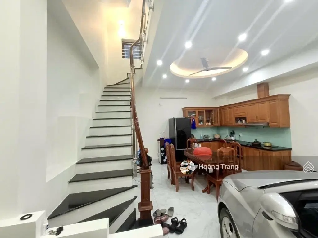 Bán nhà Việt Hưng 51m2 ngõ thông ra Vinhomes, có gara oto, chỉ 10. X tỷ