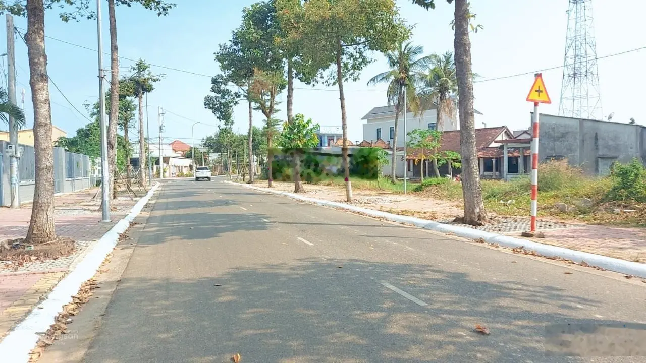 Bán đất thị trấn Long Điền, Bà Rịa Vũng Tàu DT 100m2, ở ngay khu biệt thự, giá 2,3 tỷ