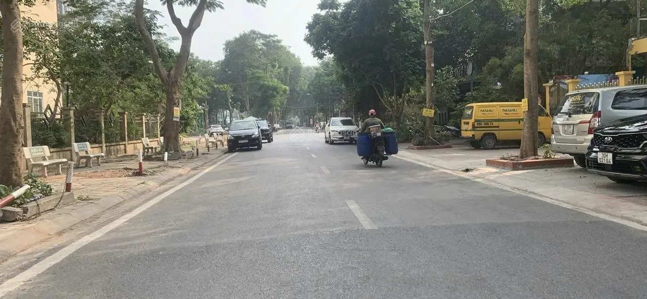 Bán Biệt Thự Pháp Vân, Trần Thủ Độ, Hoàng Mai, 286m, 3T, mặt tiền 13, sổ đỏ đẹp, giá 45 tỷ.