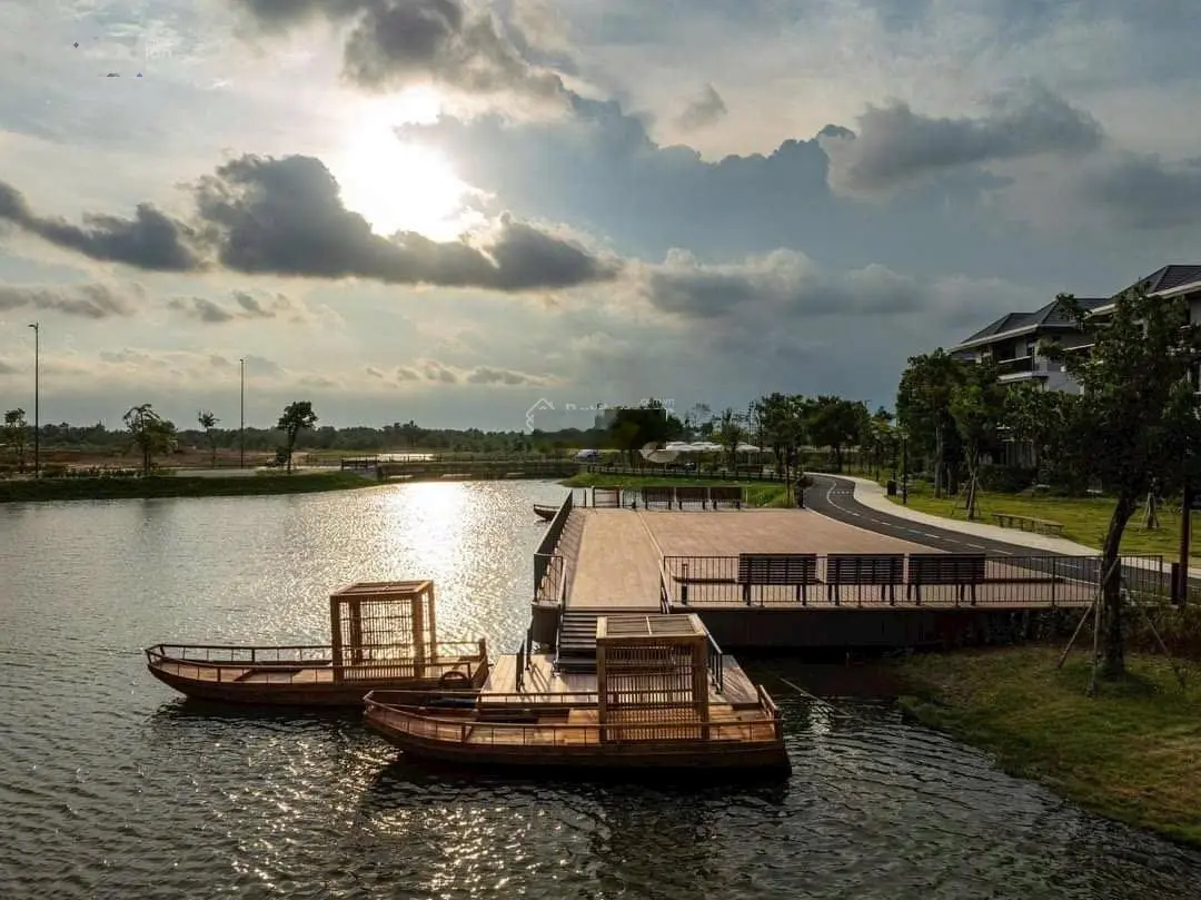Cần bán căn Villa infinity view trực diện hồ 10x20m, KDT ID Junction Long Thành. LH 0931342525