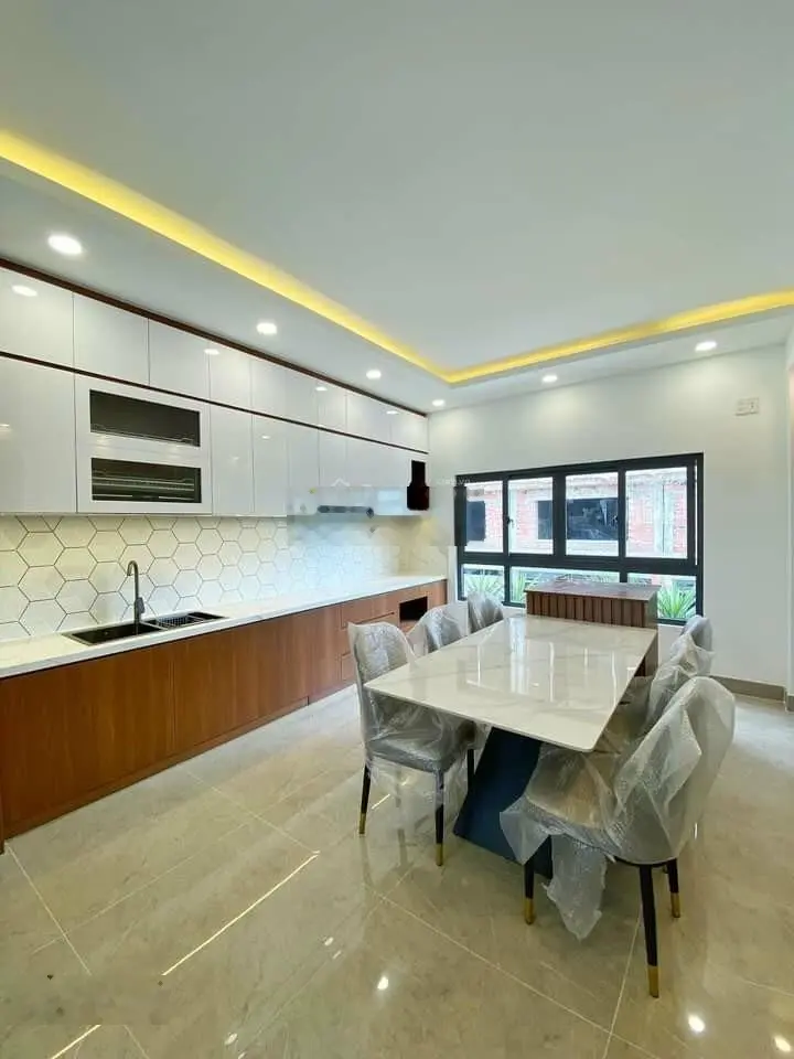 Nhà mới, full nội thất, đúc 4,5 tấm, DT: 4m x 16m, đường Lê Văn Quới, Bình Tân