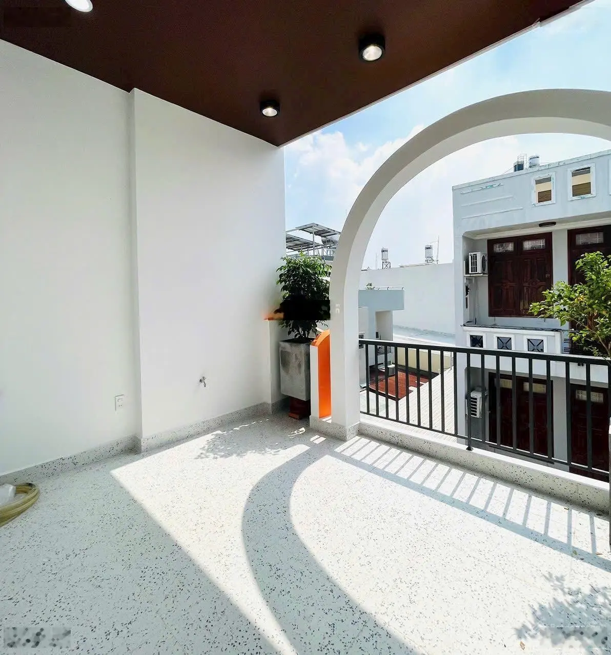 Hạ giá !! Bán gấp nhà 60m2, giá 1 tỷ 850 triệu Nguyễn Văn Quá vào 100m, Quận 12 hẻm xe hơi 6m, SHR