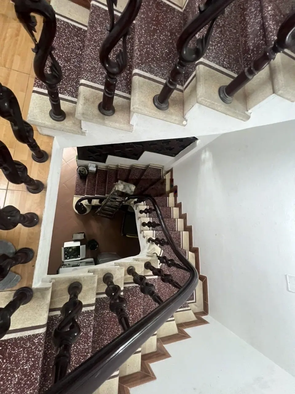 Nhà 2 mặt thoáng - 82m2 - 3 tầng - ngõ oto tránh + gara oto, thiện chí bán giá tốt