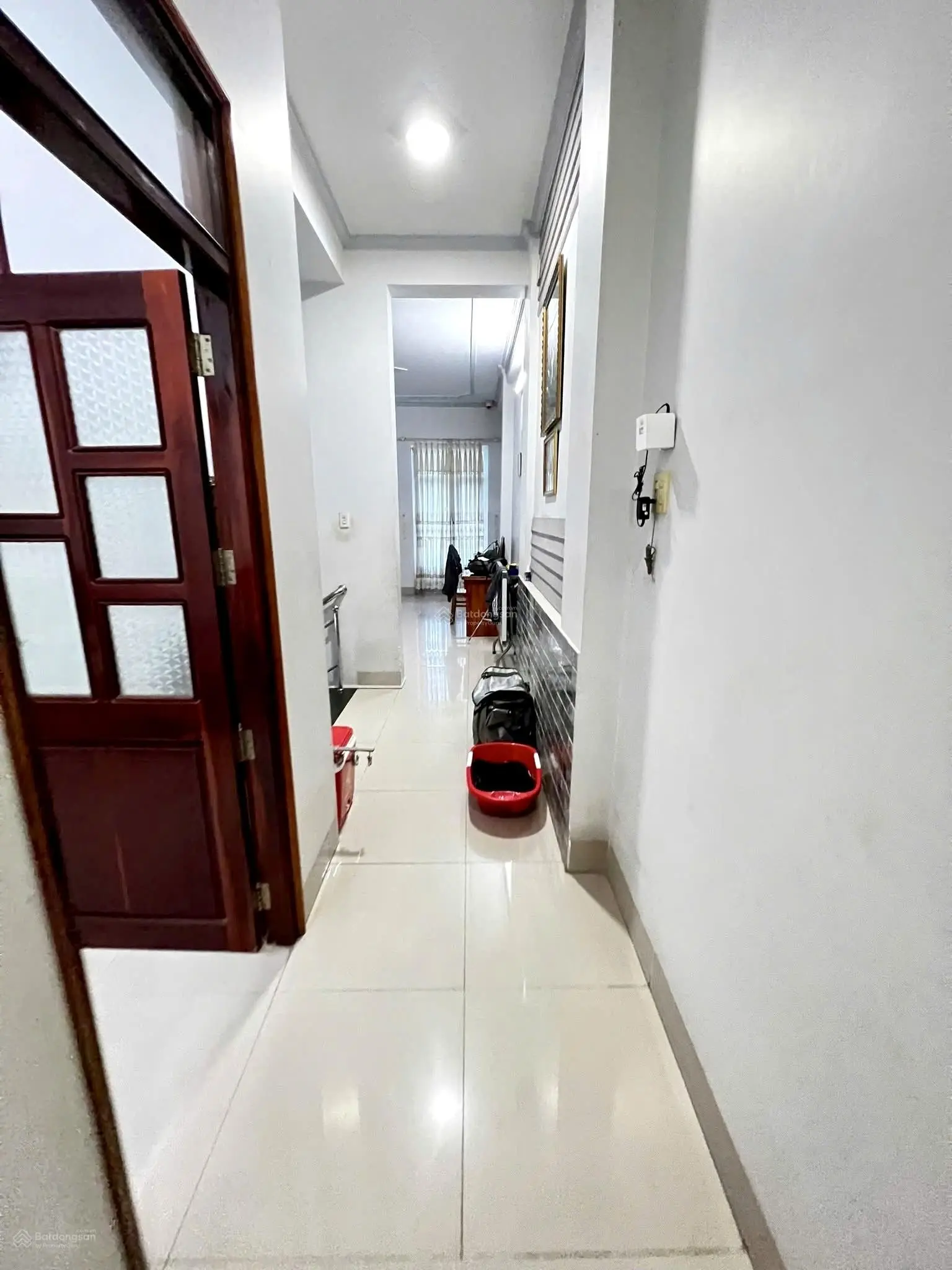 Cần bán nhà 2 lầu mặt tiền Võ Văn Kiệt đối diện công viên