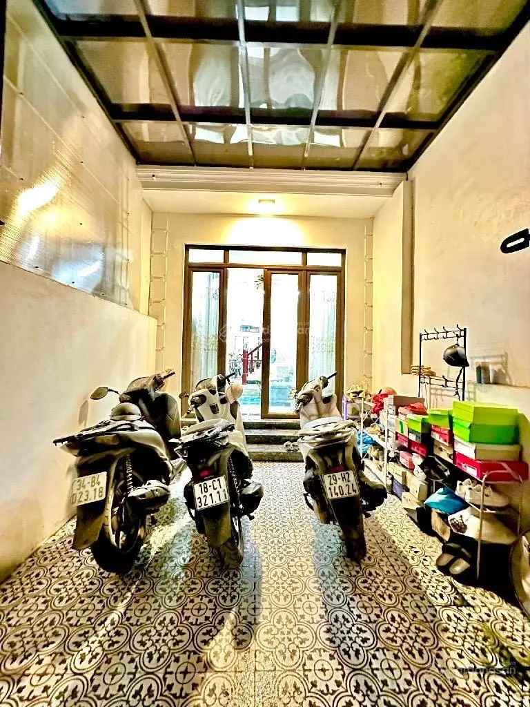 Nhà phố Nguyễn Trãi 56m2 4 tầng trắc chắn còn mới đẹp - gần phố ô t30m trước nhà 3 gác tránh sổ đẹp