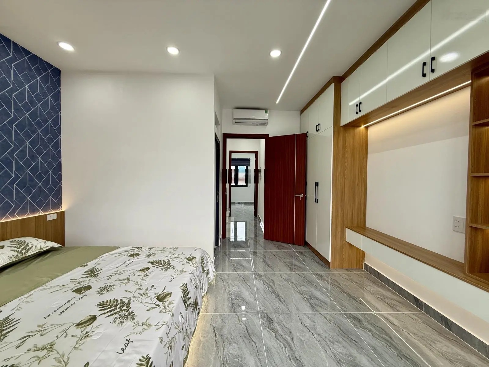Nhà bên Chợ Hạt Điều, đường Dương Thị Mười, DT:4,5x13M, Lửng, 3Lầu, 4PN, Gara ô tô, Sân thượng, Q12
