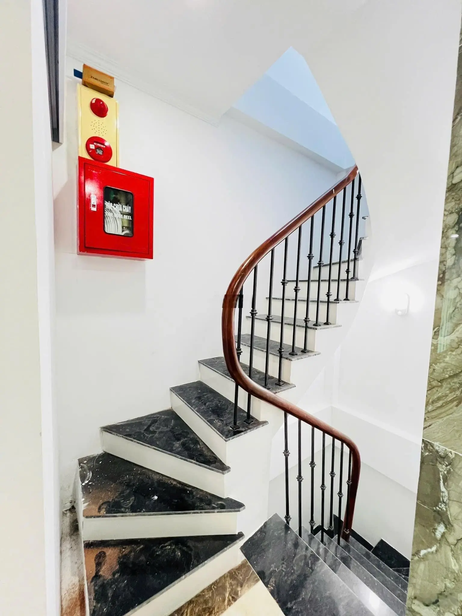 Bán nhà 8 tầng 18 Nguyễn Cơ Thạch 106m2 MT 6m, 2 mặt đường 3 ô tô tránh khu vip ở & kinh doanh