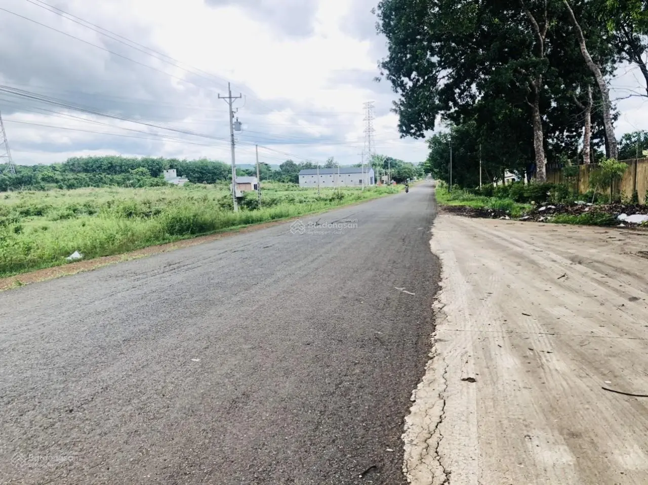 Bán ngay lô đất 645m2 SHR thổ cư gần ngay Quốc Lộ KDC đông. Giá 280 tr/lô