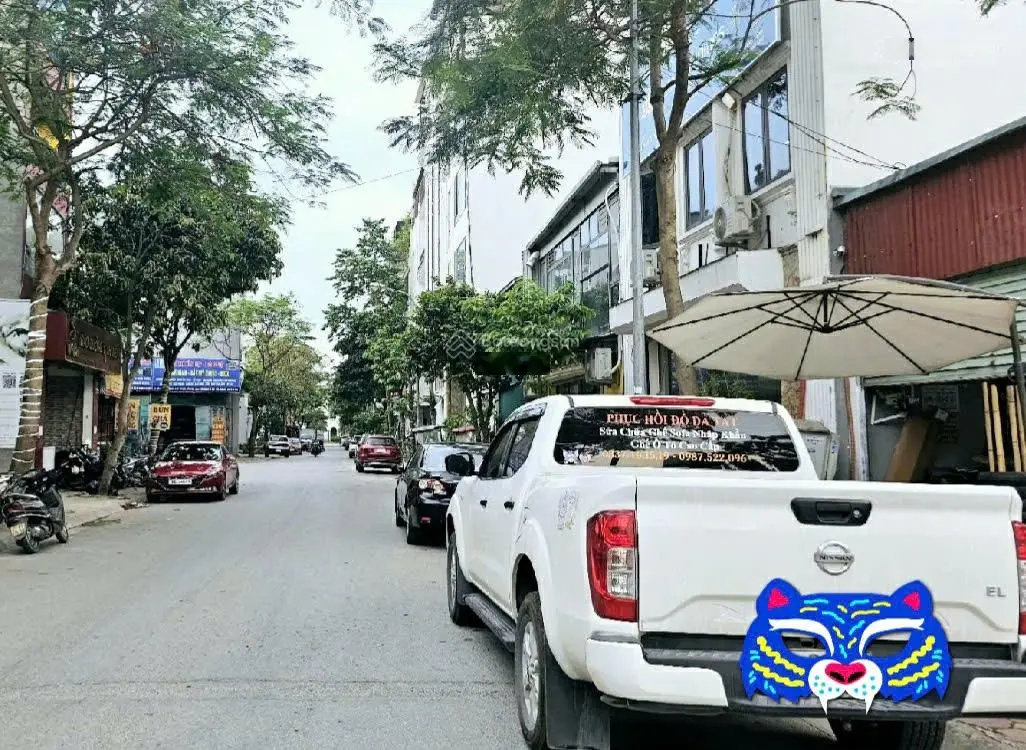 Nhà đẹp cạnh kđt việt hưng long biên, gần phố, giá hời
