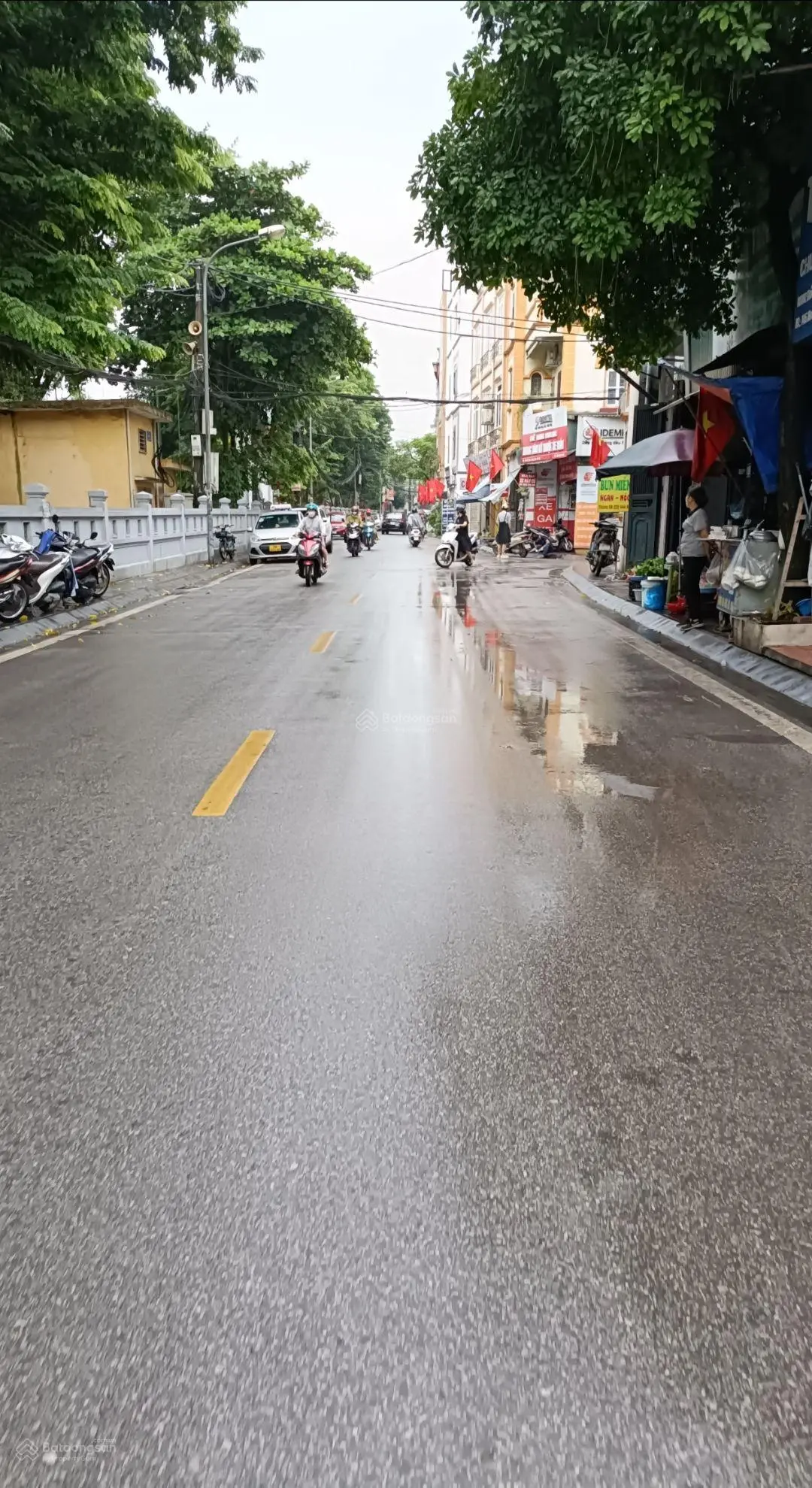 MẶT PHỐ- VỊ TRÍ ĐẮC ĐỊA- ĐƯỜNG TRẢI NHỰA- CÓ VỈA HÈ- 92 M- CẦU BÂY