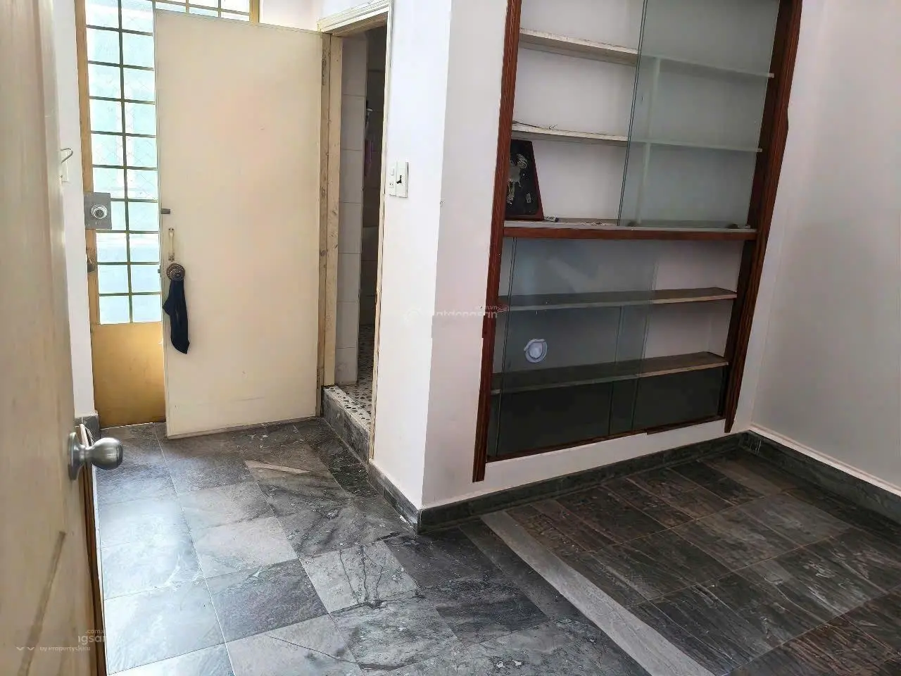 Chủ đi mỹ giảm 1,5 tỷ. bán nhà mặt tiền kd chợ phạm văn hai tân bình gần sân bay ,có 3 pn: 10,5 tỷ.