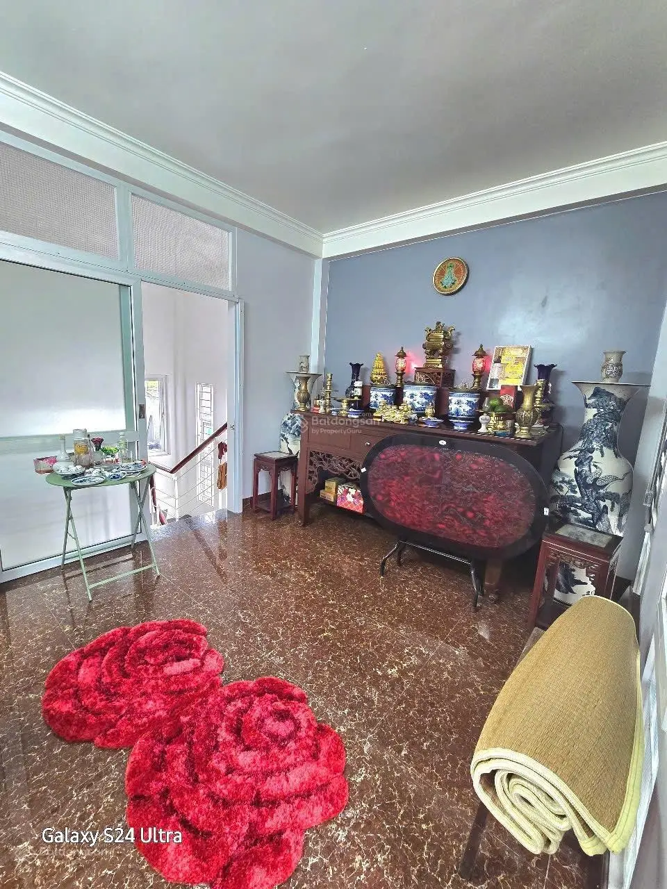 Nhà mặt ngõ to khu vực Trần Nguyên Hãn. Ô tô đỗ cửa, vào nhà thoải mái