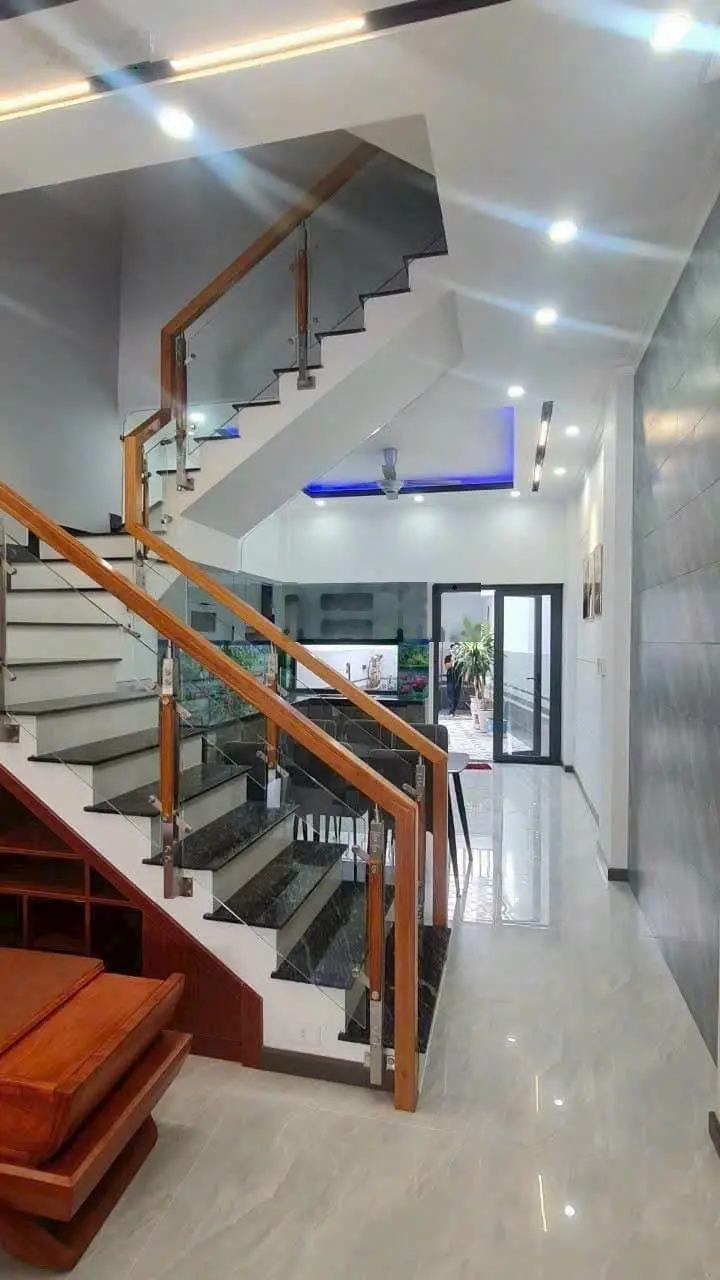 Tin mới nhất hạ giá 700tr còn 4.9 tỷ nhà mới 4 tầng mặt tiền kinh doanh tặng nội thất xịn