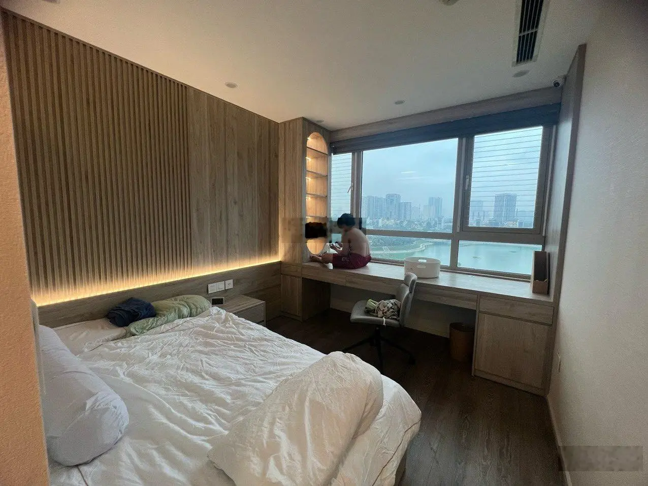 Cần bán căn 3 ngủ 161m2 view hồ Công Viên ở dự án Mandarin Garden, Cầu Giấy. Giá bán 101 triệu/m2