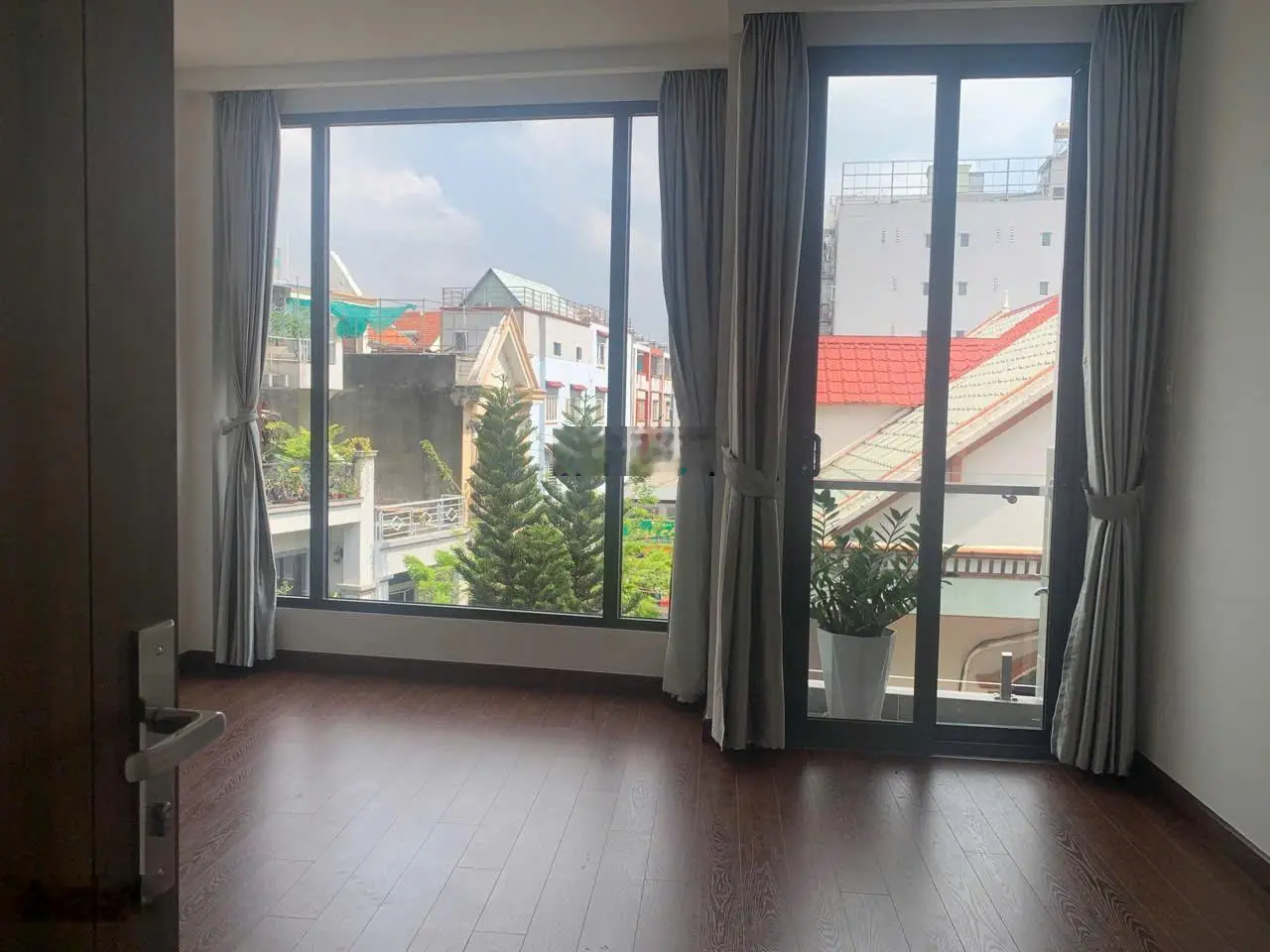 Xe hơi tránh ngủ nhà - có thang máy - nguyễn văn đậu - ngang khủng 6m - 4 tầng - 65m2 - 11.5 tỷ tl