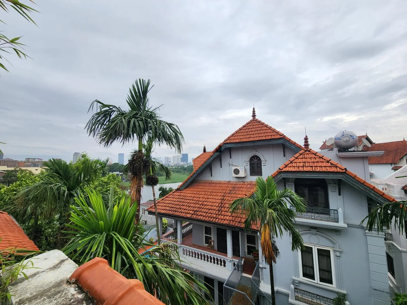 Bán nhà 120m2 5T ô tô tránh MT 6m view hồ 3 thoáng quận Tây Hồ 44 tỷ Tô Ngọc Vân