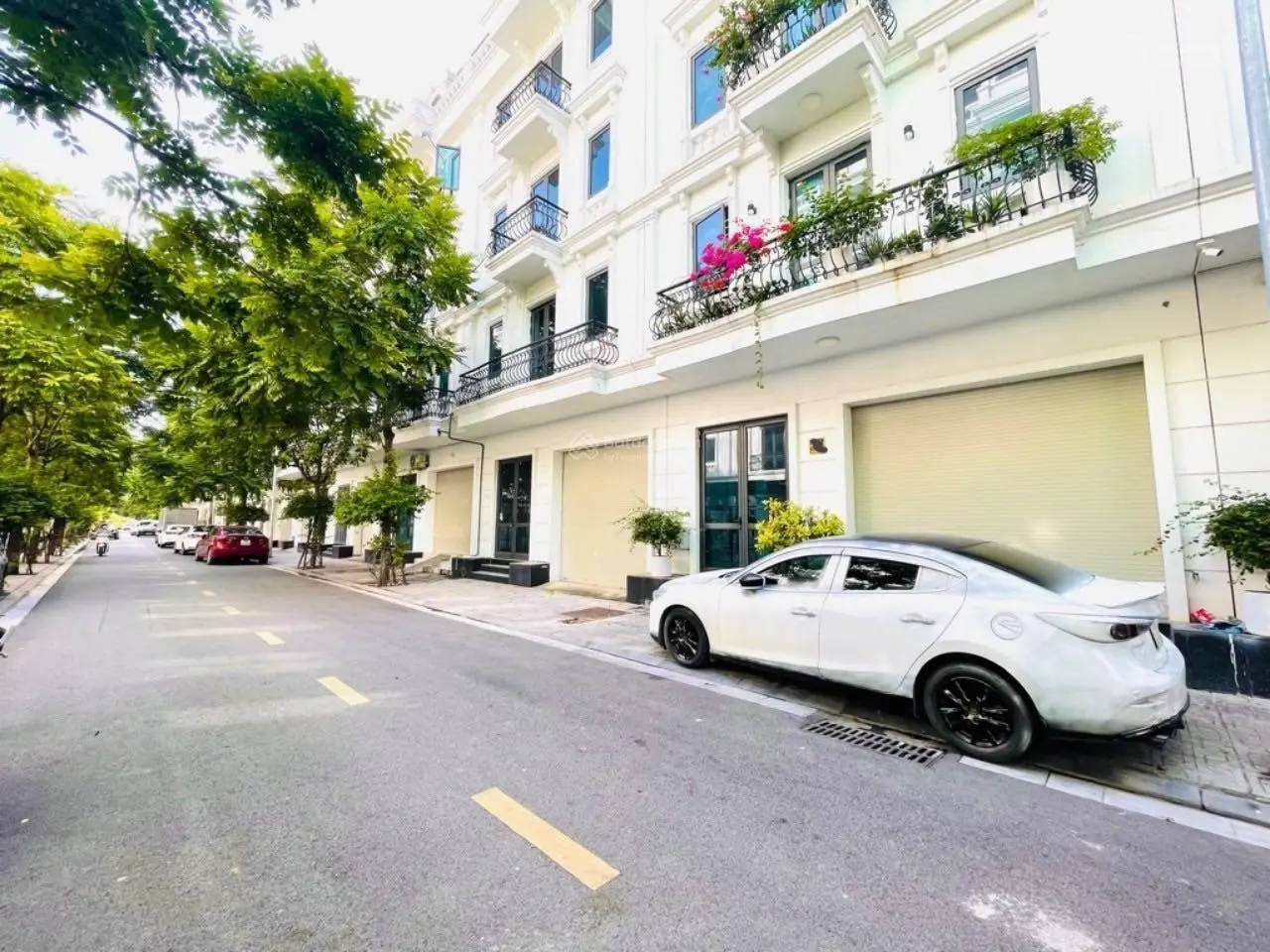 Cần bán căn Kiến Hưng Luxury, nhỉnh 15 tỷ, đường thông thoáng full nội thất đẹp. LH: 0963 689 ***