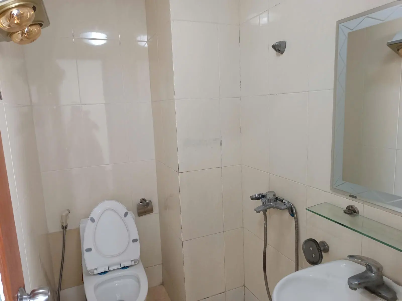 Tôi cần bán căn hộ Xa La - tầng trung đẹp - giá hợp lý - nhà full nội thất 0845 994 ***