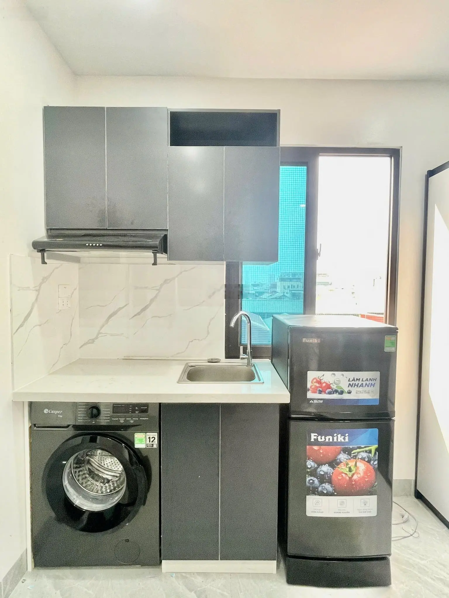 Siêu hiếm! Tòa CHDV Xuân Thủy, 147m2*8T, MT 6.5M, 29 PKK, đủ PCCC, ngõ ô tô, sát phố, thu 2 tỷ/năm