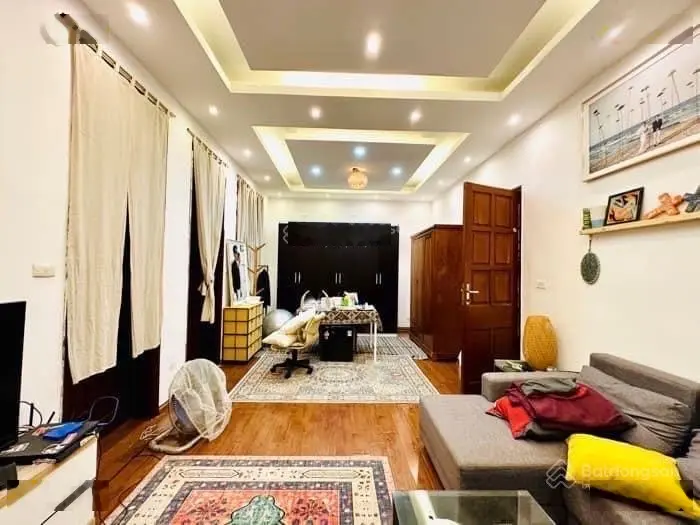 Bán căn nhà Mặt Phố Thịnh Quang - mặt tiền 8 mét giá chỉ 130tr/1 mét cực hiếm có nhà toàn gỗ Lim