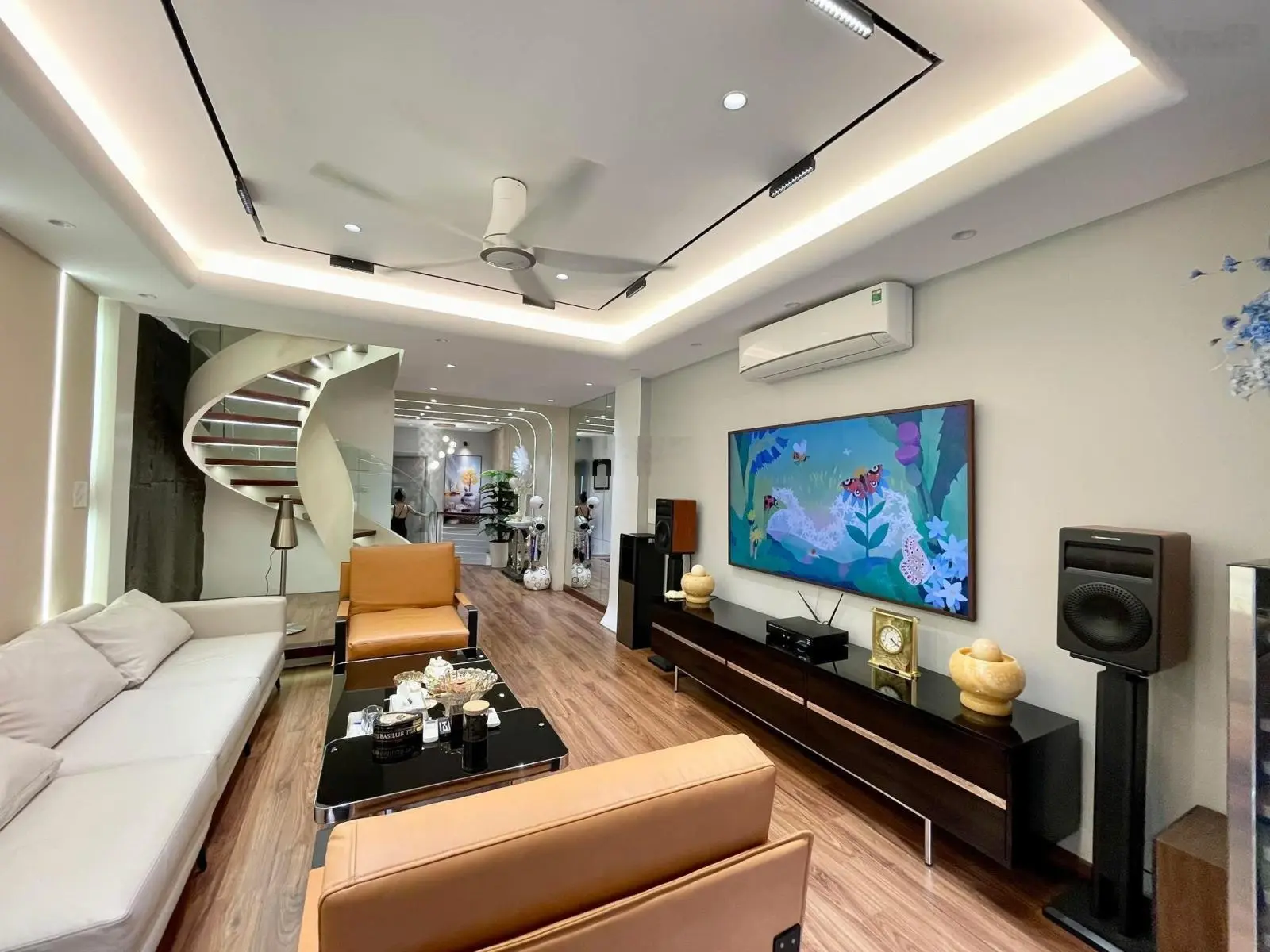 Bán nhà Trung Kính ngõ rộng 3m, 100m ra Trần Duy Hưng full nội thất ở ngay 45m2