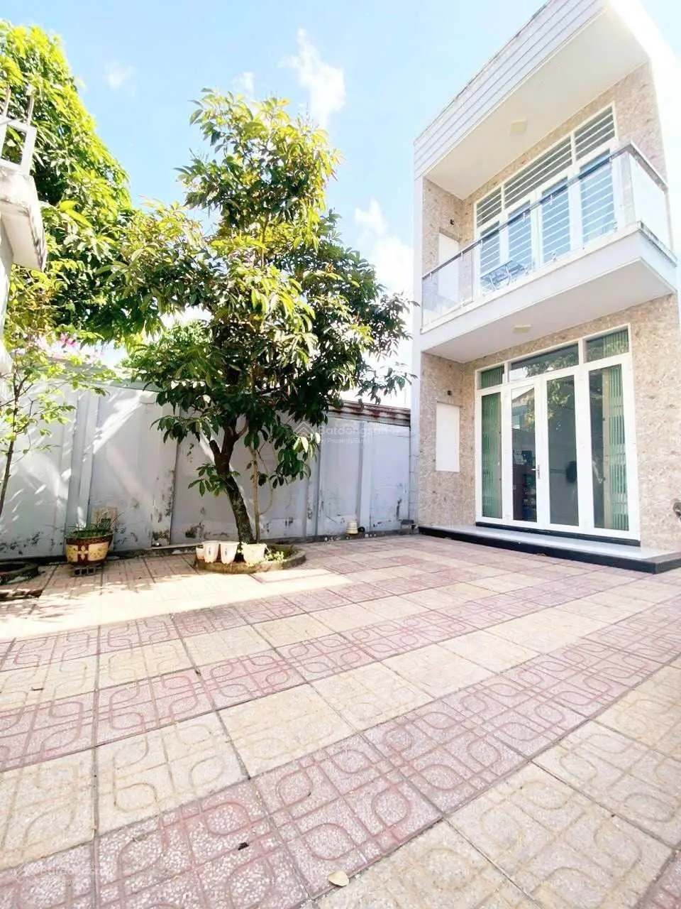 Bán đất biệt thự có 2 căn nhà 1trệt 1 lầu gần đường CMT8 DT 9x35m, SHR tại Quang Vinh chỉ 6.39tỷ TL