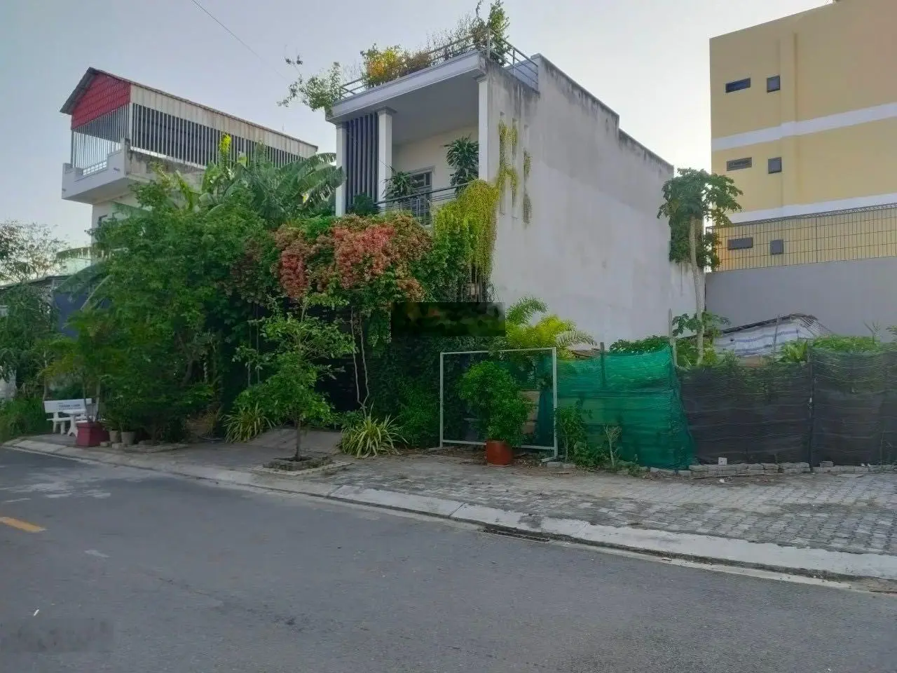 Bán đất nền KDC Long Hậu - DT: 100 m2, đường đôi - giá chỉ 2ty150 hạ tầng đẹp