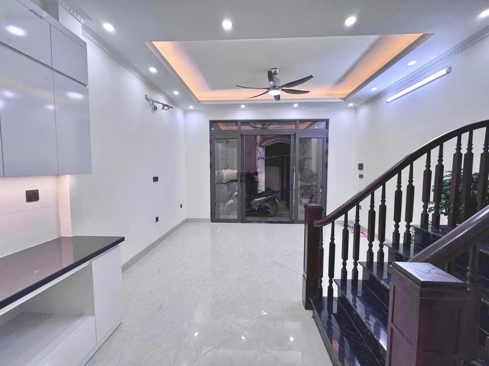 Nhà phố Yên Hoà 34m2 * 5 tầng mới, ngõ rộng thoáng, gần phố 7.6 tỷ